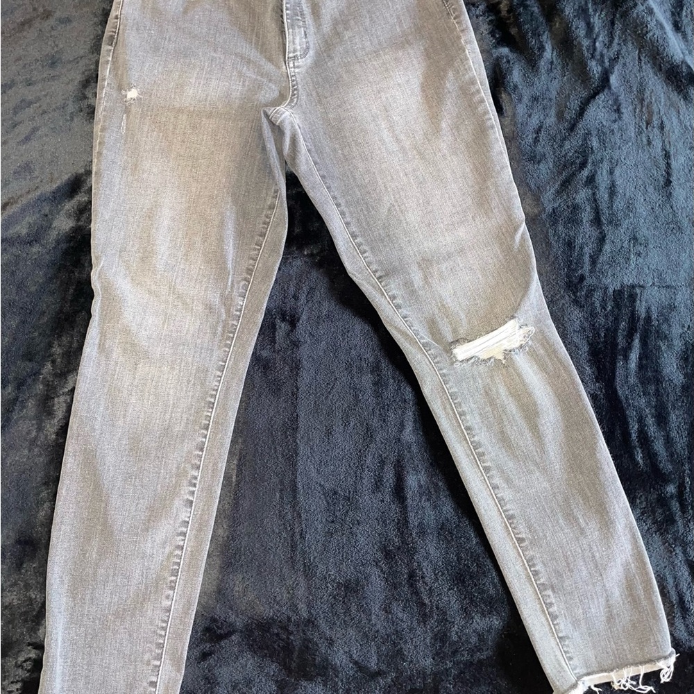 Women's Gray Distressed Skinny Jeans